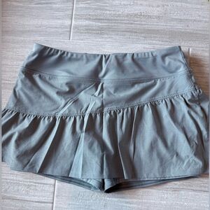 Under Armour Women's Gray Skorts
